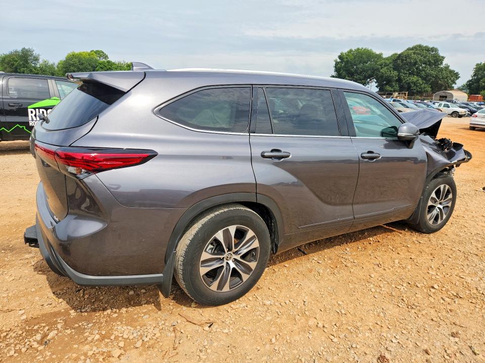 60665706 :رقم المزاد ، 5TDGZRAH4NS542381 vin ، 2022 Toyota Highlander مزاد بيع
