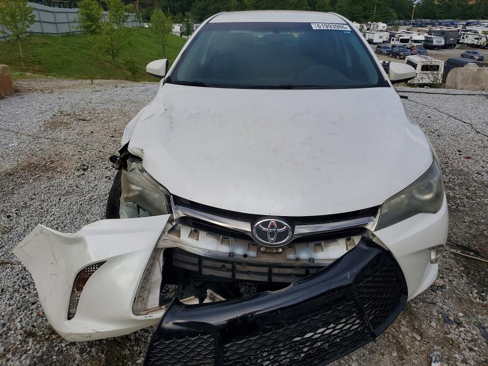 61993986 :رقم المزاد ، 4T1BF1FK9FU087481 vin ، 2015 Toyota Camry مزاد بيع