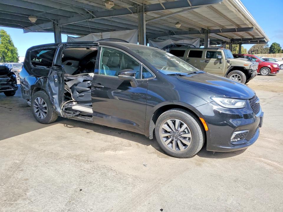 62724966 :رقم المزاد ، 2C4RC1L75PR626611 vin ، 2023 Chrysler Pacifica مزاد بيع