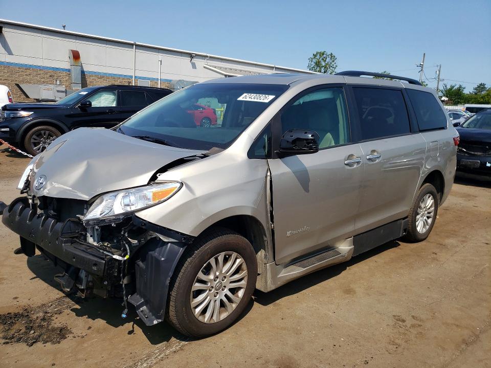Aukcja sprzedaży 2017 Toyota Sienna, vin: 5TDYZ3DC8HS812511, numer aukcji: 62430826