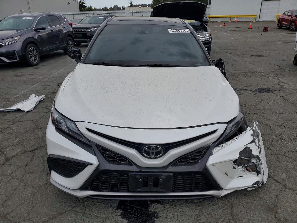 Auction sale of the 2022 Toyota Camry, vin: 4T1K61AK8NU075604, lot number: 60990396
