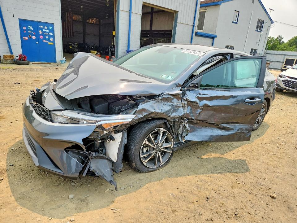 61239336 :رقم المزاد ، 3KPF24AD9PE504089 vin ، 2023 Kia Forte مزاد بيع