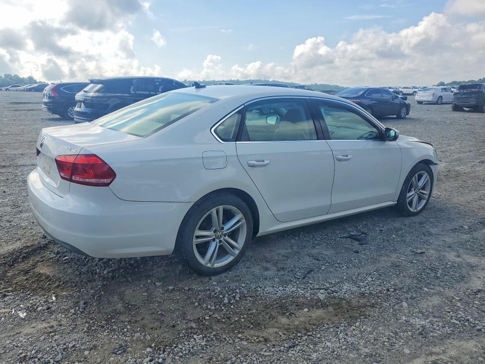 61296596 :رقم المزاد ، 1VWBN7A36EC052599 vin ، 2014 Volkswagen Passat مزاد بيع
