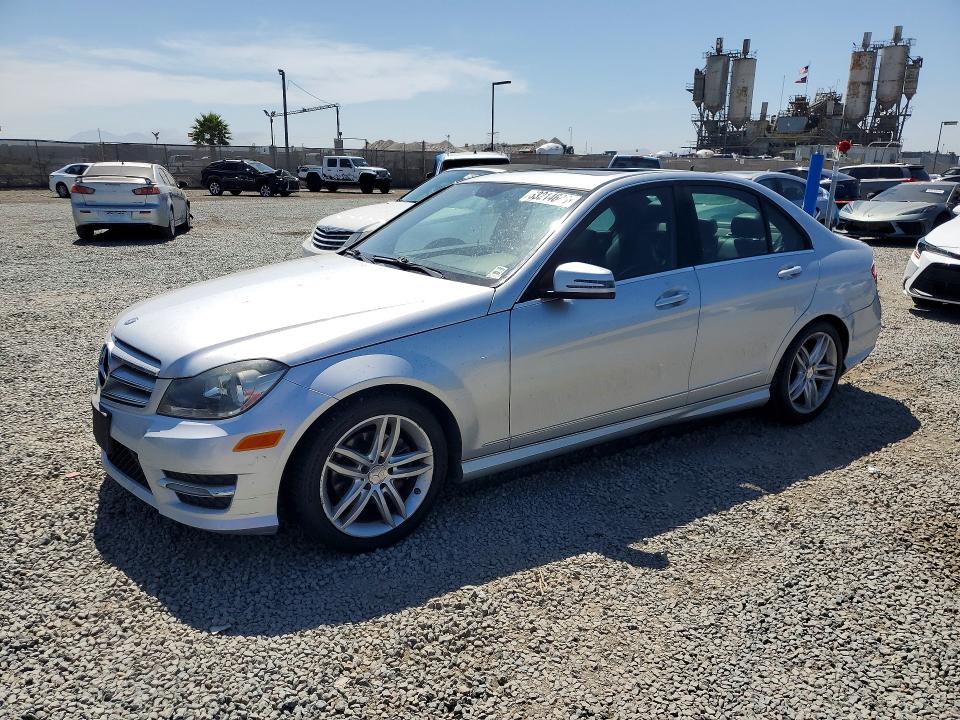 2013 Mercedes-benz C მანქანა იყიდება აუქციონზე, vin: WDDGF4HB4DG101037, აუქციონის ნომერი: 63214646