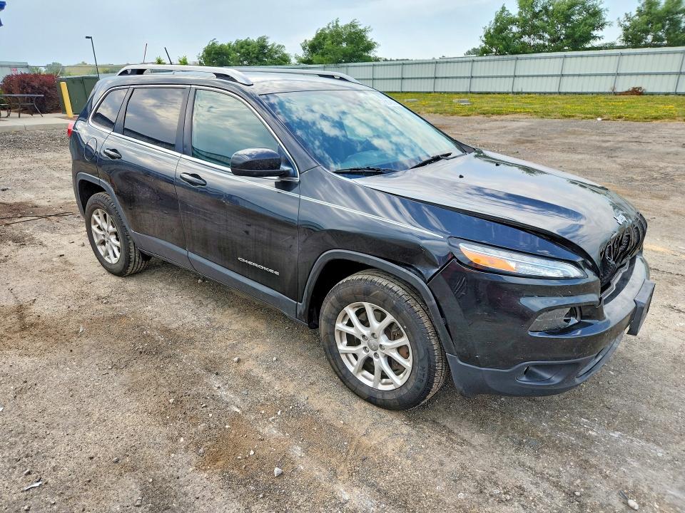 62040056 :رقم المزاد ، 1C4PJMCS8FW794834 vin ، 2015 Jeep Cherokee مزاد بيع