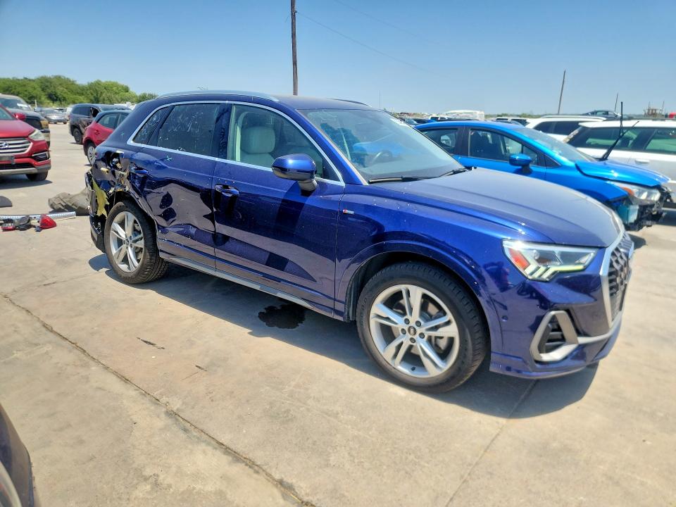 63486276 :رقم المزاد ، WA1EECF39M1098949 vin ، 2021 Audi Q3 مزاد بيع