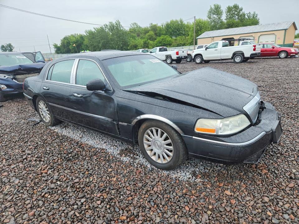 Продаж на аукціоні авто 2003 Lincoln Town Car, vin: 1LNHM82W43Y703335, номер лоту: 63212116