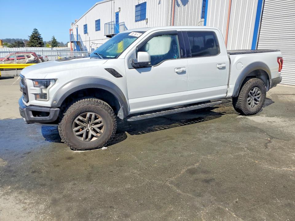 57887926 :رقم المزاد ، 1FTFW1RG4HFB32332 vin ، 2017 Ford F150 مزاد بيع