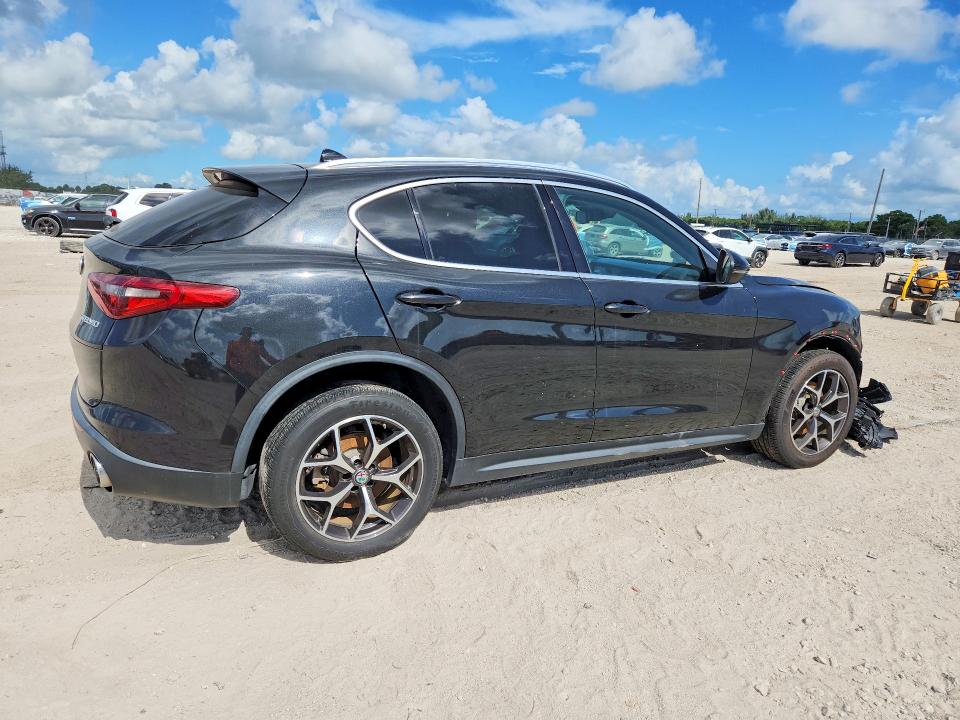 62517466 :رقم المزاد ، ZASFAKBN8J7C24273 vin ، 2018 Alfa Romeo Stelvio مزاد بيع