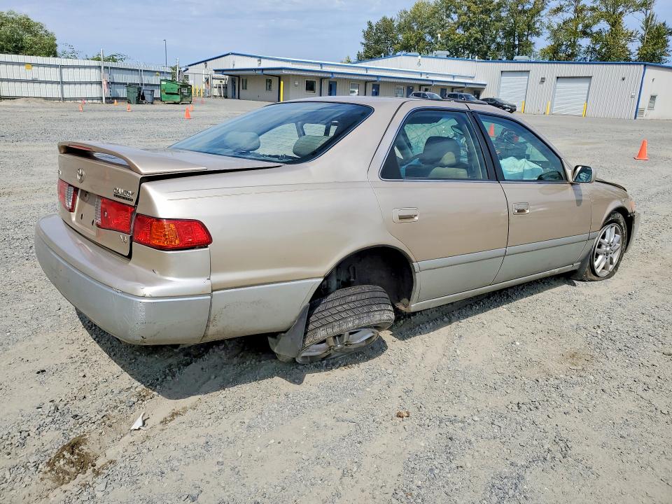62147746 :رقم المزاد ، JT2BF28K710318071 vin ، 2001 Toyota Camry مزاد بيع