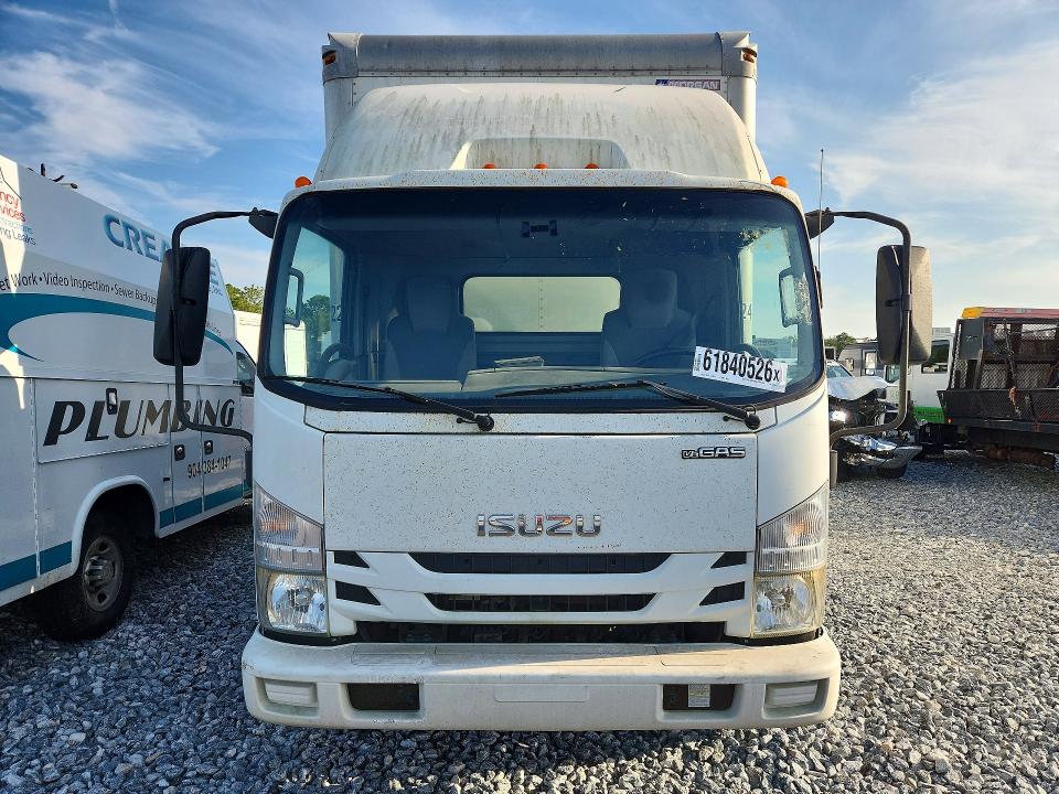 61840526 :رقم المزاد ، 54DC4W1C6JS801224 vin ، 2018 Isuzu Npr Hd مزاد بيع