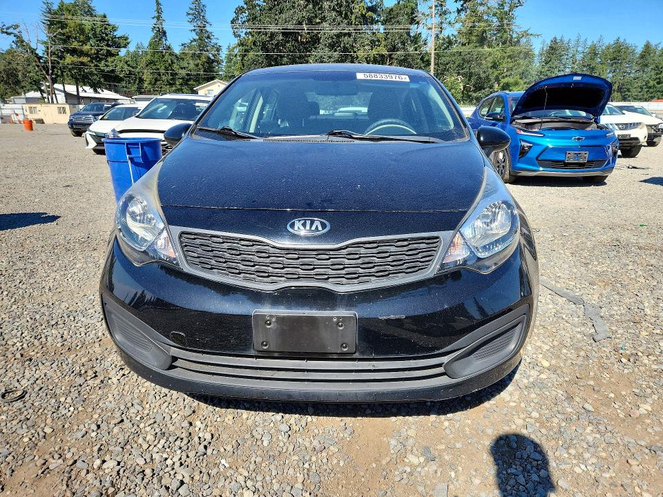 58833976 :رقم المزاد ، KNADM4A30F6443158 vin ، 2015 Kia Rio مزاد بيع