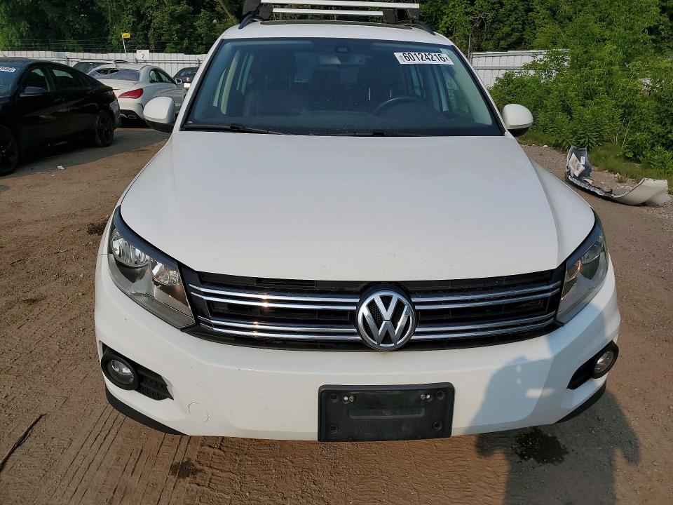 60124216 :رقم المزاد ، WVGNV7AX8HK015448 vin ، 2017 Volkswagen Tiguan مزاد بيع