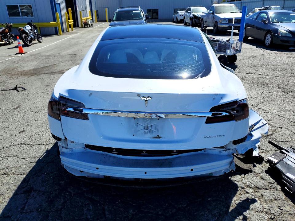 62273266 :رقم المزاد ، 5YJSA1E27LF415814 vin ، 2020 Tesla Model S مزاد بيع