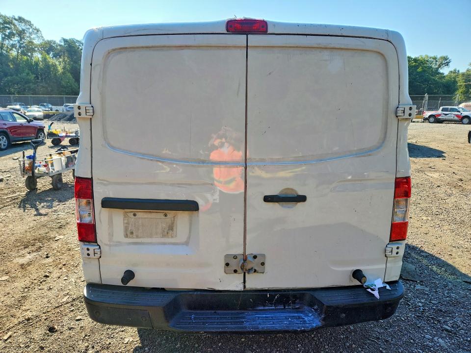 60838166 :رقم المزاد ، 1N6BF0KM5HN803471 vin ، 2017 Nissan Nv 1500 مزاد بيع