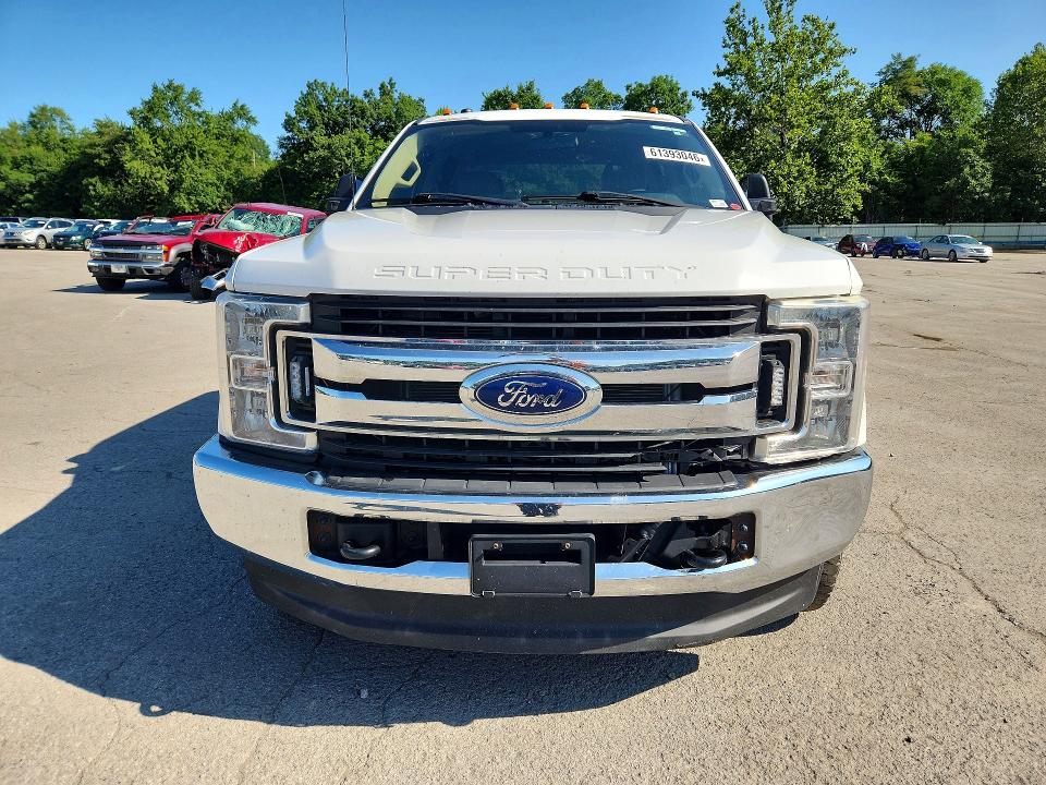 61393046 :رقم المزاد ، 1FT7W2B63JEC88613 vin ، 2018 Ford F250 مزاد بيع