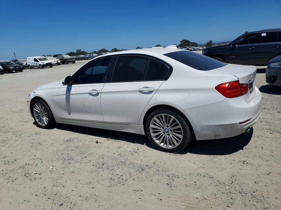 61547956 :رقم المزاد ، WBA3D5C5XEKX98876 vin ، 2014 Bmw 328 مزاد بيع