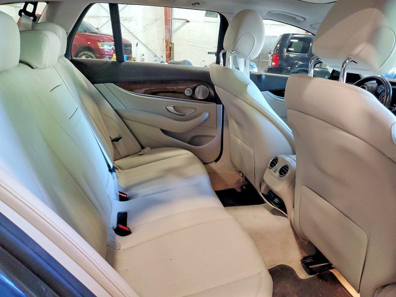 60406486 :رقم المزاد ، WDDZH6GB4JA475324 vin ، 2018 Mercedes-benz E مزاد بيع