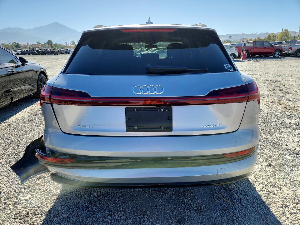 Продажа на аукционе авто 2021 Audi E-tron, vin: WA1VABGEXMB010720, номер лота: 63200066