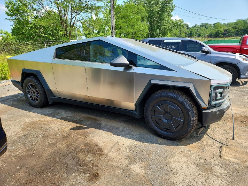 59591456 :رقم المزاد ، 7G2CEHED0TA090176 vin ، 2026 Tesla Cybertruck مزاد بيع