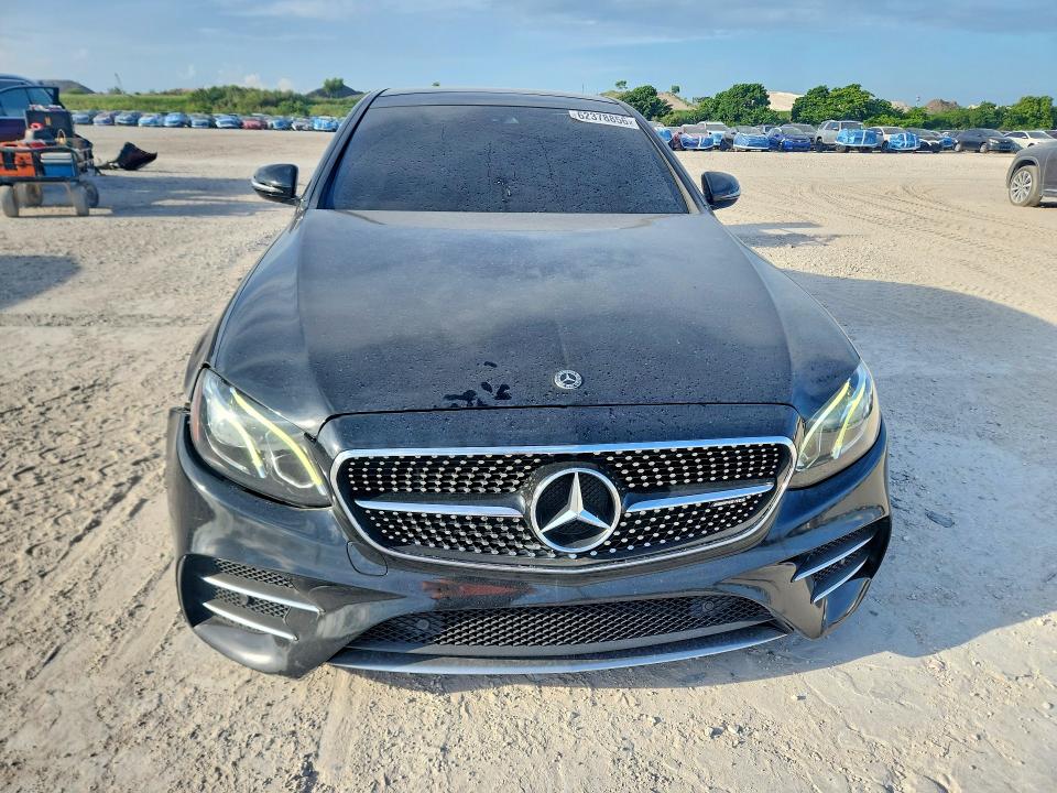 62378856 :رقم المزاد ، WDDZF6EB5JA489029 vin ، 2018 Mercedes-benz E مزاد بيع