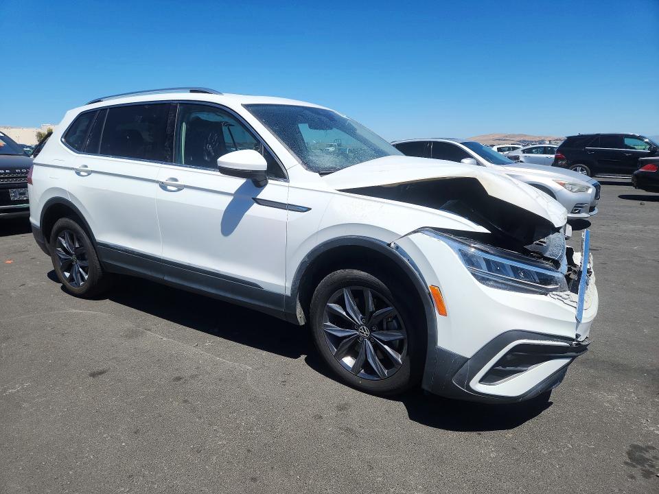 61499716 :رقم المزاد ، 3VV3B7AX9NM082845 vin ، 2022 Volkswagen Tiguan مزاد بيع