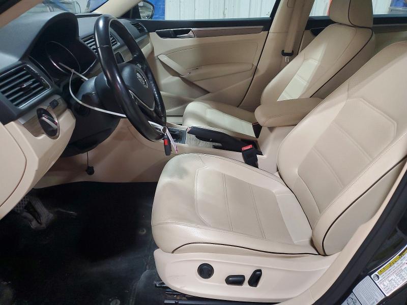 60668206 :رقم المزاد ، 1VWBT7A37HC069731 vin ، 2017 Volkswagen Passat مزاد بيع