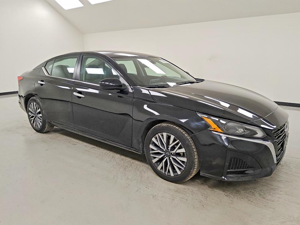 60831636 :رقم المزاد ، 1N4BL4DV0PN320970 vin ، 2023 Nissan Altima مزاد بيع