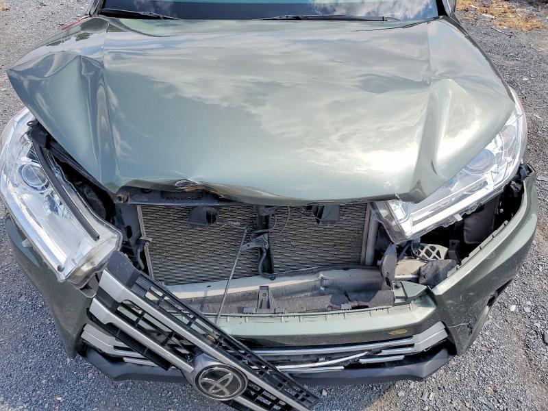 2018 Toyota Highlander მანქანა იყიდება აუქციონზე, vin: 5TDJZRFH8JS818795, აუქციონის ნომერი: 61872276