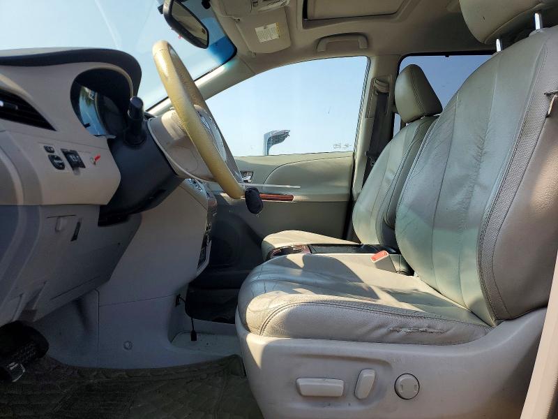 58539126 :رقم المزاد ، 5TDYK3DC7BS066127 vin ، 2011 Toyota Sienna مزاد بيع