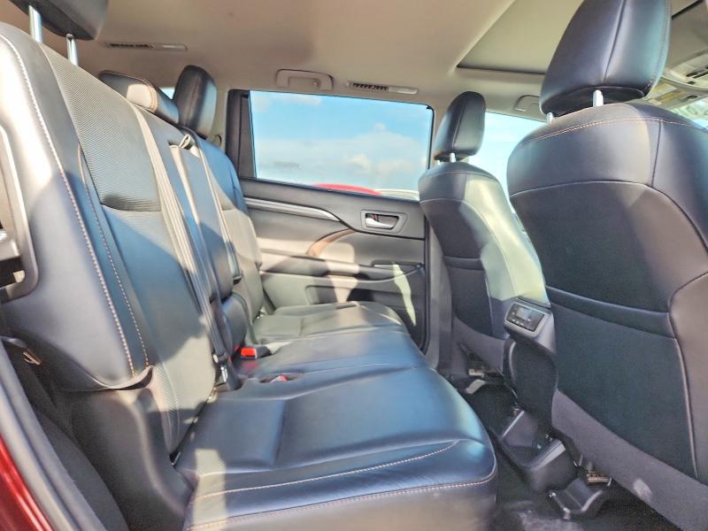 Продаж на аукціоні авто 2018 Toyota Highlander, vin: 5TDDZRFH6JS865742, номер лоту: 61999436