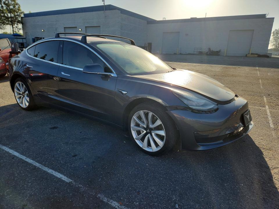 60486986 :رقم المزاد ، 5YJ3E1EA7JF169148 vin ، 2018 Tesla Model 3 مزاد بيع