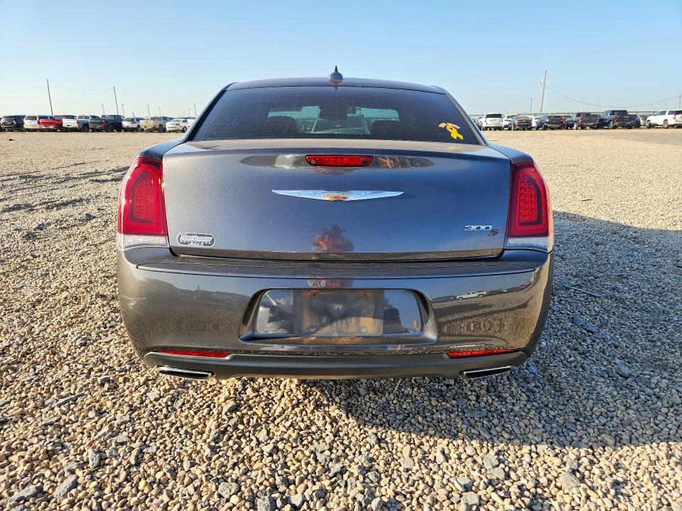 Продаж на аукціоні авто 2018 Chrysler 300, vin: 2C3CCABG8JH142795, номер лоту: 61995016