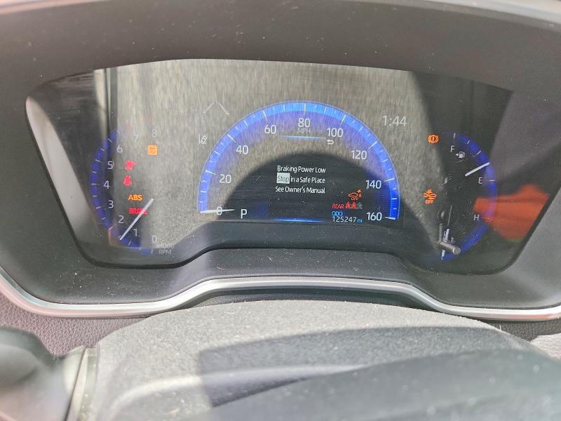 61377316 :رقم المزاد ، 7MUDAABG0NV022136 vin ، 2022 Toyota Corolla Cross مزاد بيع