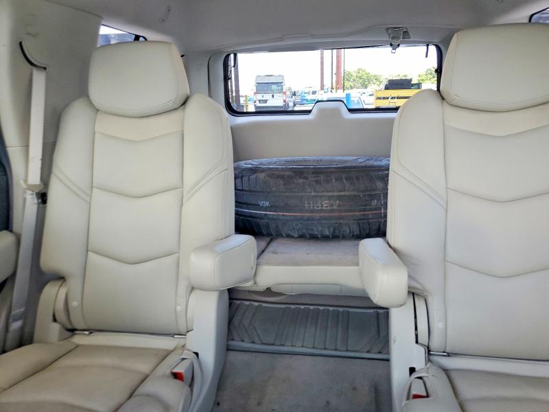 62064036 :رقم المزاد ، 1GYS3BKJ7JR403529 vin ، 2018 Cadillac Escalade مزاد بيع