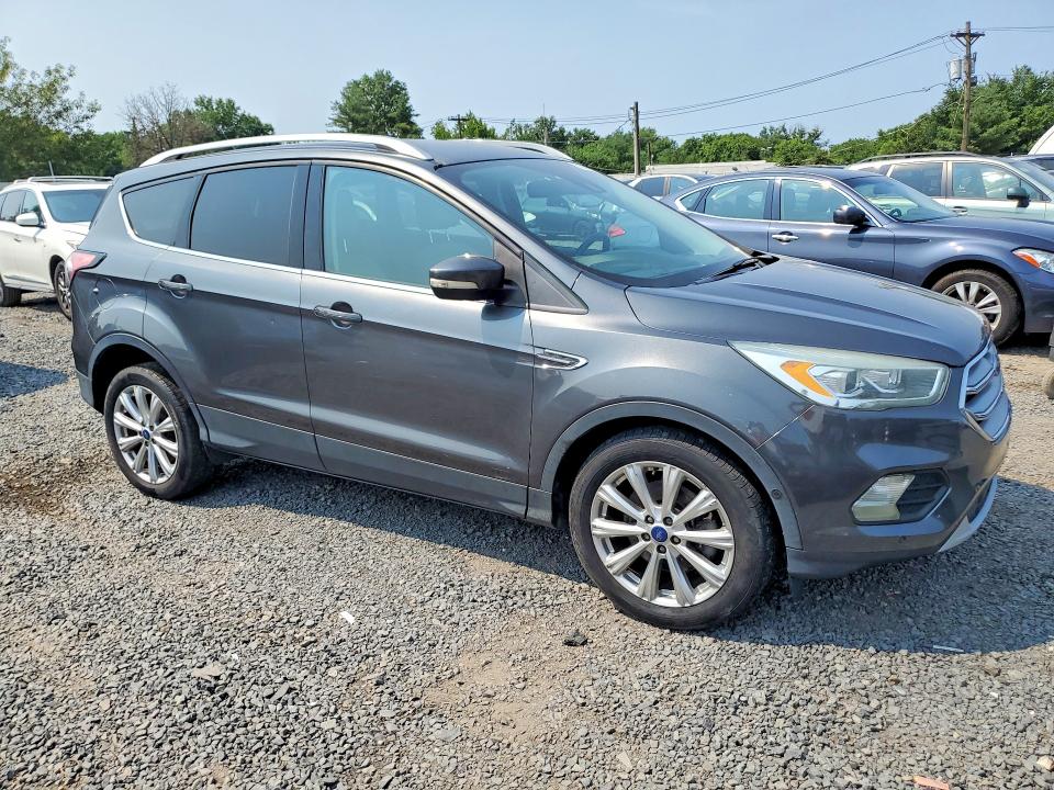 Продажа на аукционе авто 2017 Ford Escape, vin: 1FMCU9JD9HUC82338, номер лота: 62532256