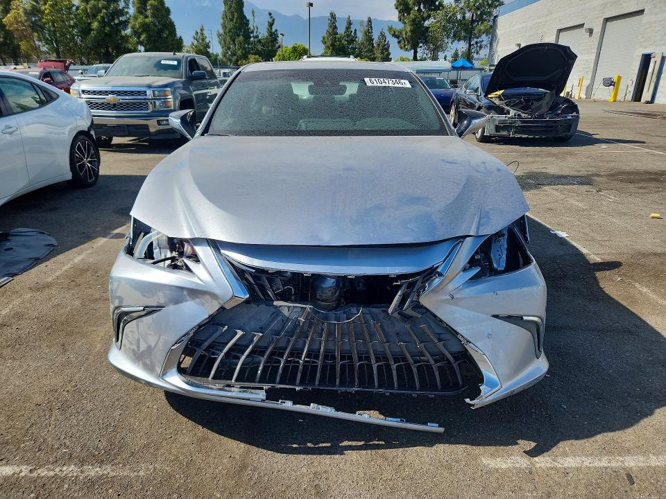 61047346 :رقم المزاد ، 58ACZ1B15SU205800 vin ، 2025 Lexus Es 350 مزاد بيع