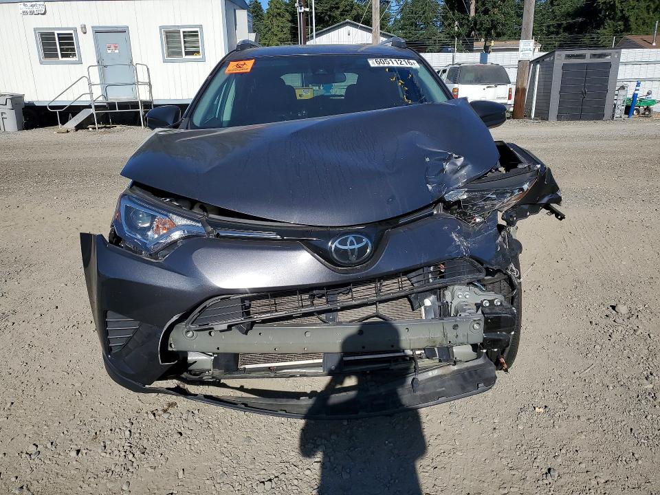 60511216 :رقم المزاد ، 2T3ZFREV0JW514782 vin ، 2018 Toyota Rav4 مزاد بيع