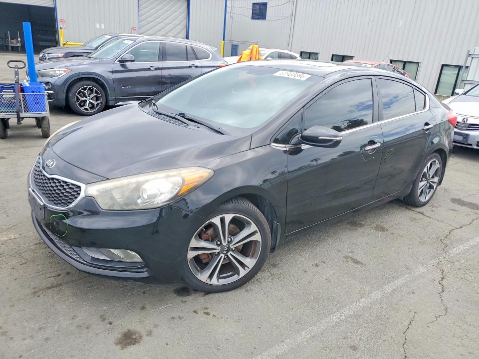 61933866 :رقم المزاد ، KNAFZ4A89F5338436 vin ، 2015 Kia Forte مزاد بيع