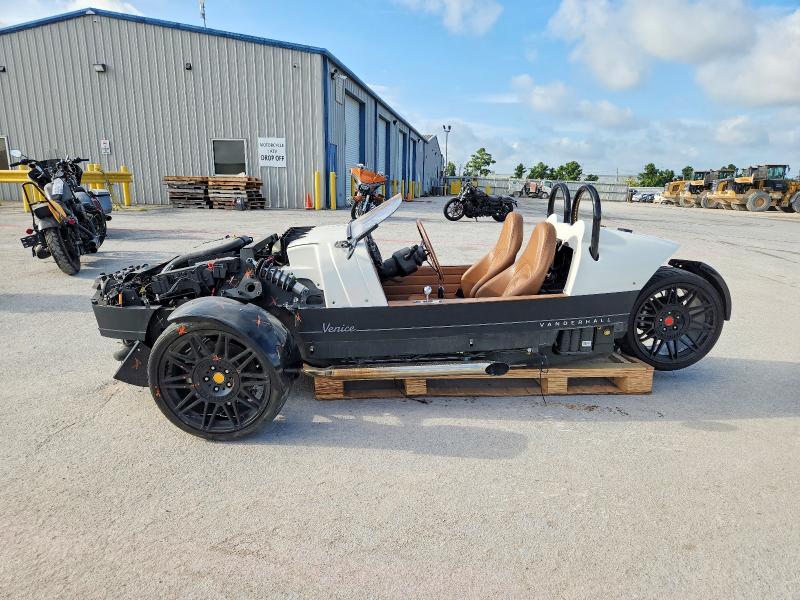 63111706 :رقم المزاد ، 7KGTC2V32NR003209 vin ، 2022 Vanderhall Venice Gt مزاد بيع