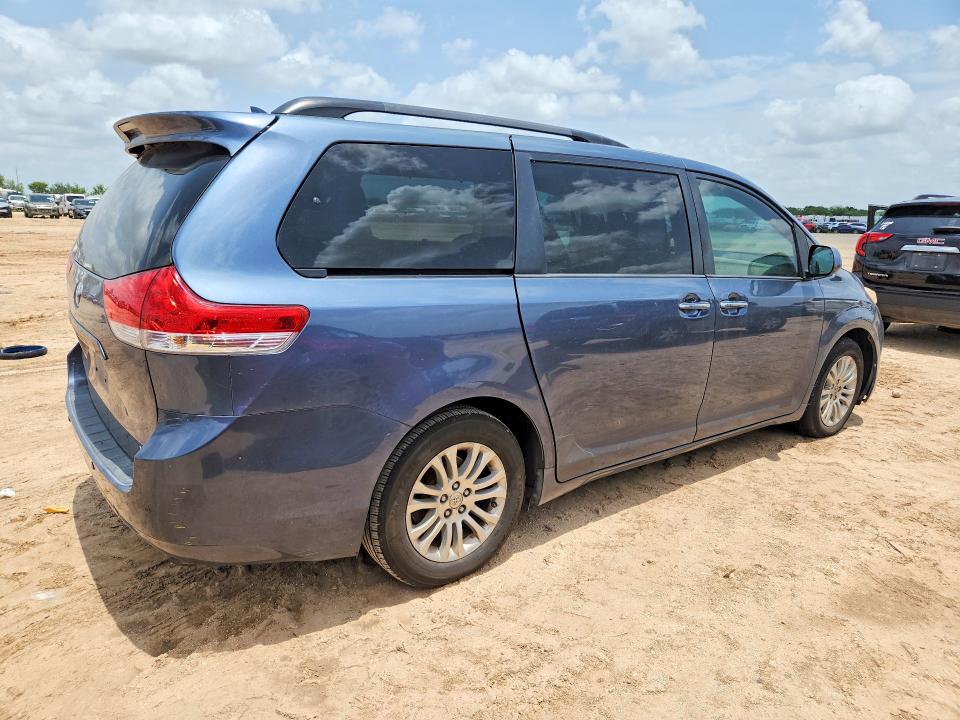 61746906 :رقم المزاد ، 5TDYK3DC7ES503595 vin ، 2014 Toyota Sienna مزاد بيع