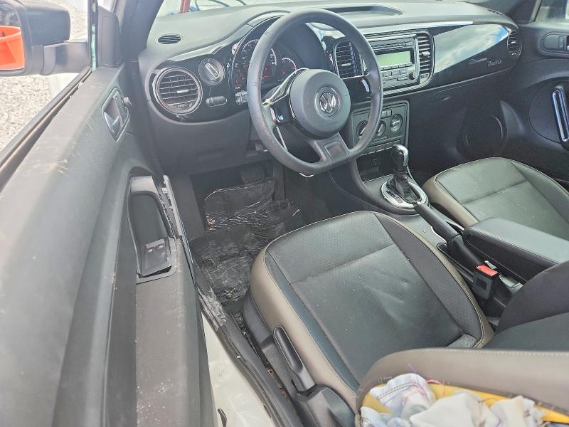 61806176 :رقم المزاد ، 3VWF17AT8FM648410 vin ، 2015 Volkswagen Beetle مزاد بيع