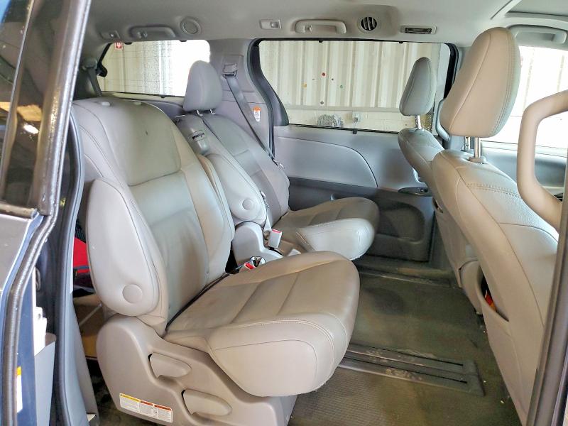 Auction sale of the 2017 Toyota Sienna, vin: 5TDYZ3DC5HS772887, lot number: 61165986