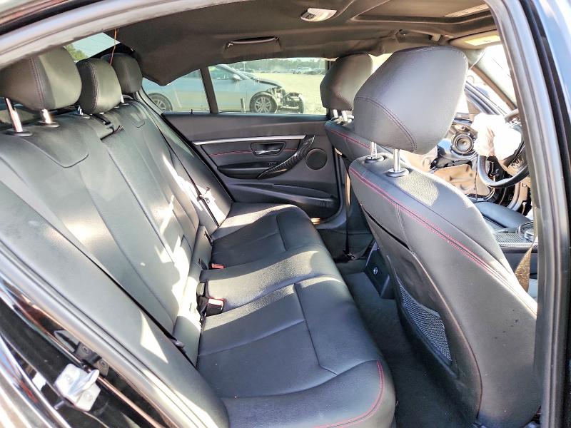 62966116 :رقم المزاد ، WBA8D9G53JNU69436 vin ، 2018 Bmw 330 مزاد بيع