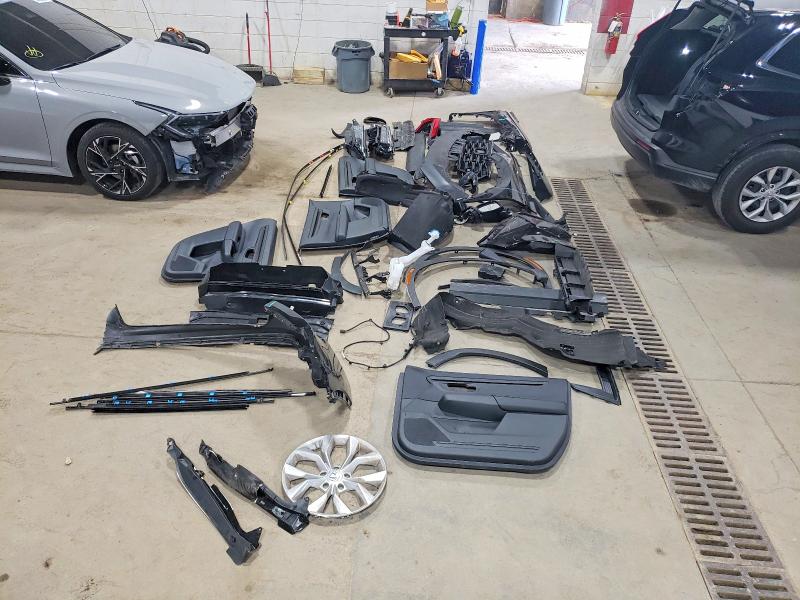 Продажа на аукционе авто 2026 Honda Cr-v, vin: 2HKRS4H28TH424256, номер лота: 61775476