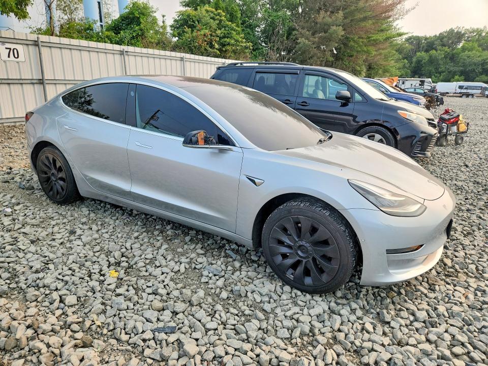 60234676 :رقم المزاد ، 5YJ3E1EB8JF104432 vin ، 2018 Tesla Model 3 مزاد بيع
