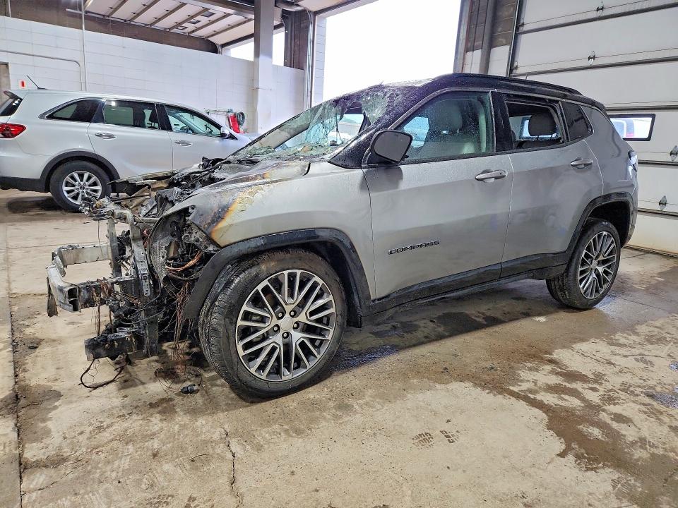 60176756 :رقم المزاد ، 3C4NJDCB5NT237603 vin ، 2022 Jeep Compass مزاد بيع