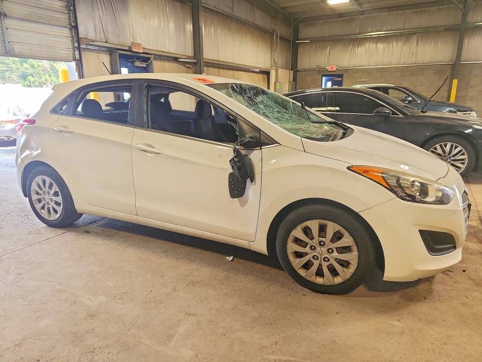 Продаж на аукціоні авто 2017 Hyundai Elantra Gt, vin: KMHD35LHXHU373067, номер лоту: 59297196