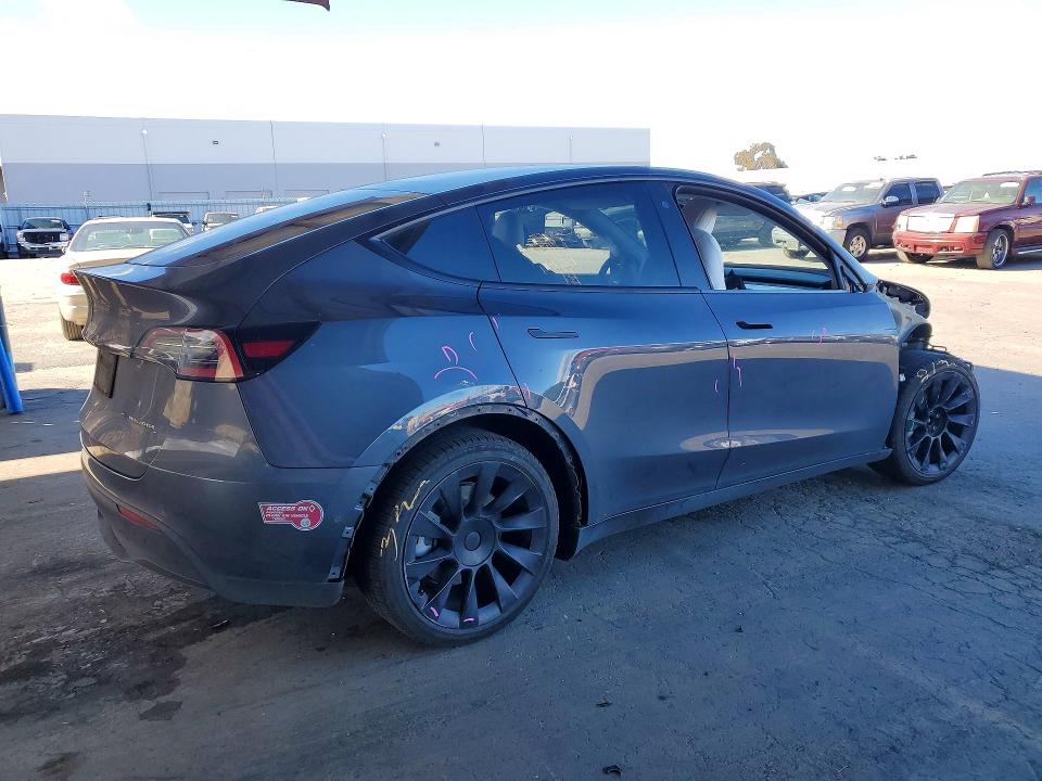62238926 :رقم المزاد ، 7SAYGAEEXNF429246 vin ، 2022 Tesla Model Y مزاد بيع