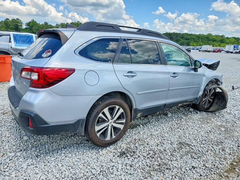 62001996 :رقم المزاد ، 4S4BSANC1J3310200 vin ، 2018 Subaru Outback مزاد بيع